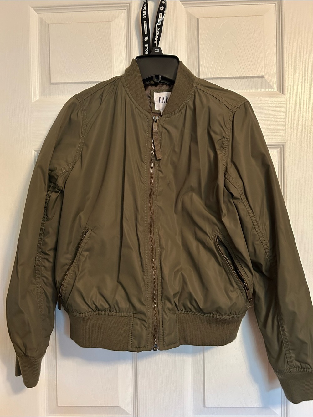 !!NWOT!! WOMEN’S GAP BOMBER SZ XSMALL RETAIL $129